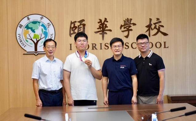 己的竞赛笔 己的竞赛笔