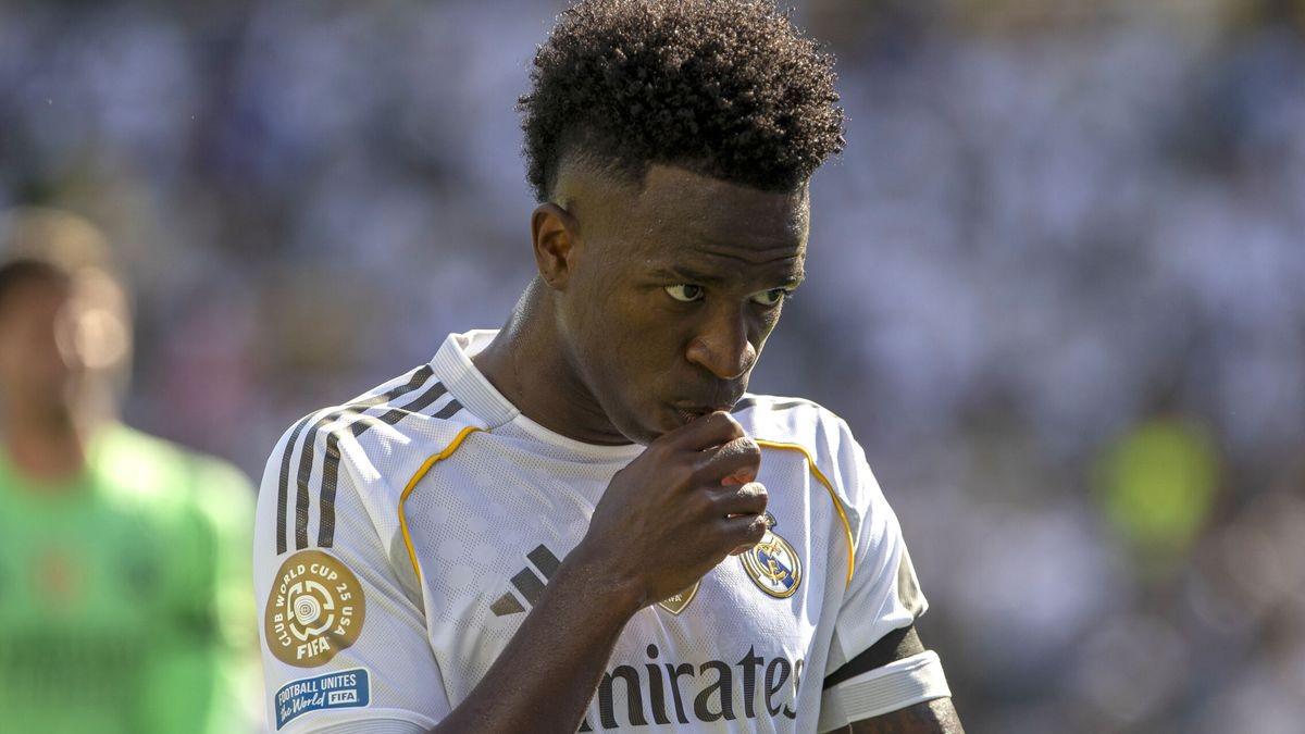 万欧续约年, 球员团队认 万欧续约年, 球员团队认