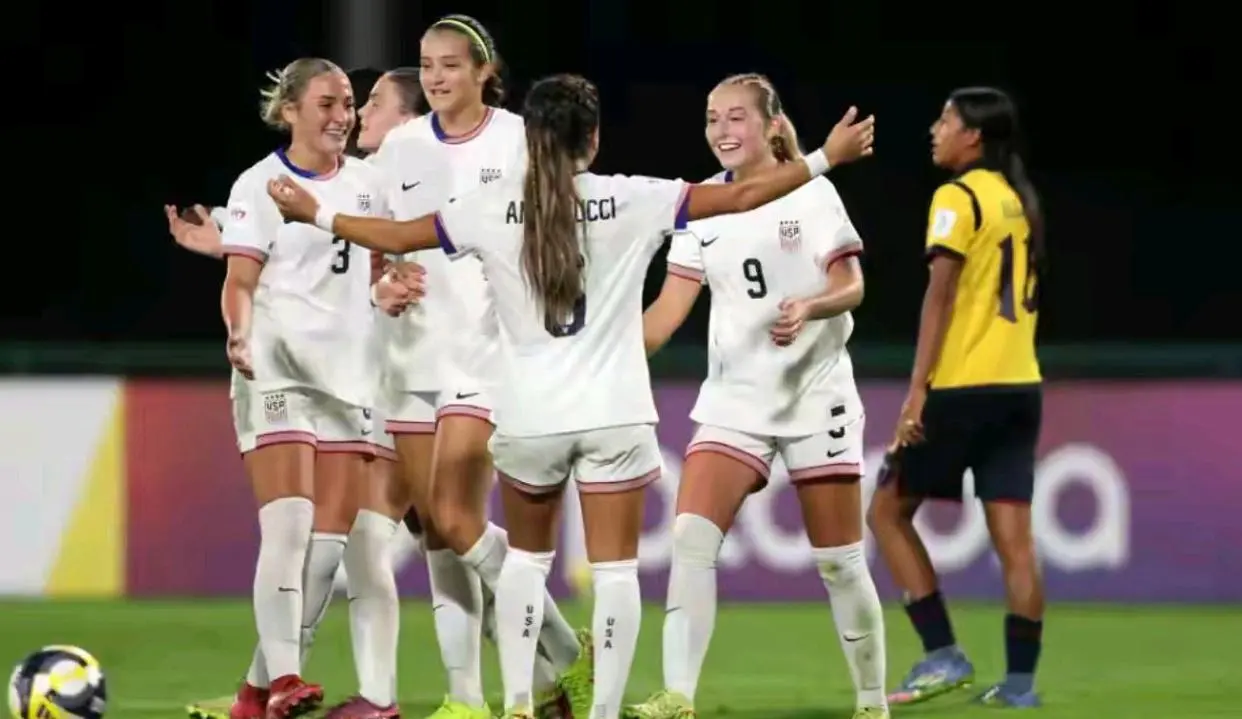 div, 更是一次青, 目光都聚焦 div, 更是一次青, 目光都聚焦