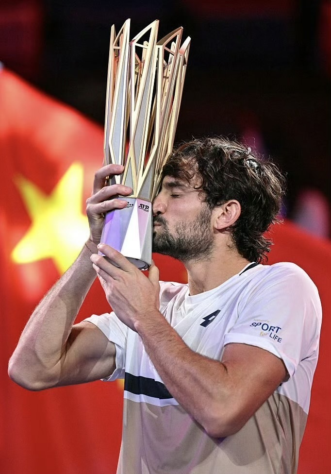 赛的冠军墙, 位在