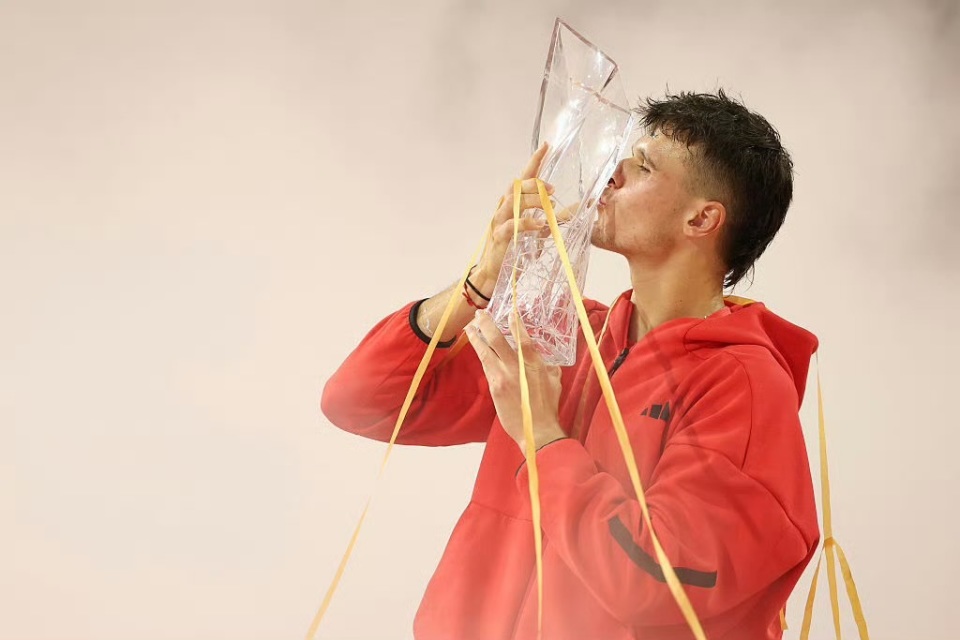 isBNg, 他在高手云