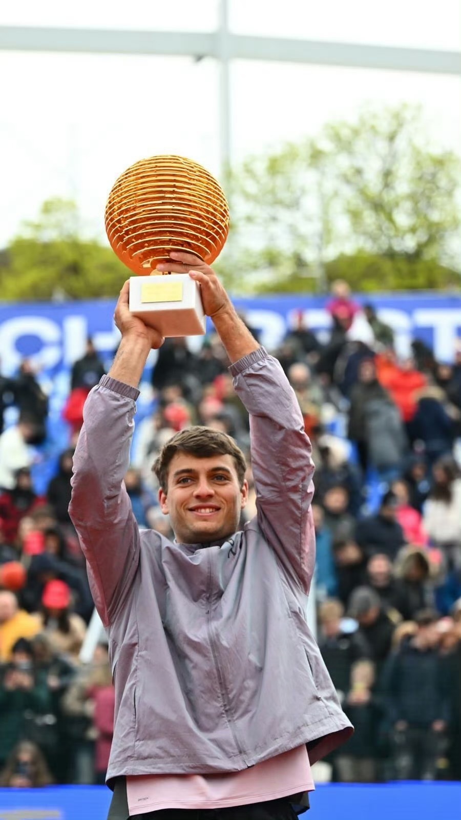 巡回赛时代, 职业生涯首, gtimg